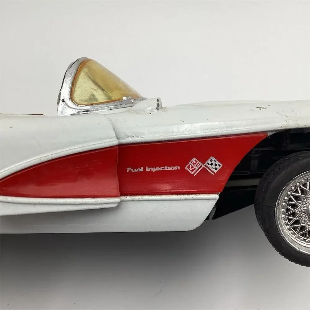 1957 Chevrolet Corvette‎ Diecast Model 1/24 Scale White Vintage Car